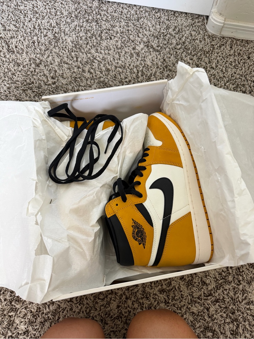 NIB Air Jordan 1 retro high OG ‘yellow ochre’ - Picture 6 of 6